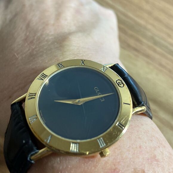 Gucci watch leather strap gold Roman numeral EUC - Picture 13 of 13